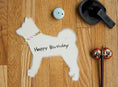 Gallery viewerに画像を読み込む, 和紙の柴犬に「Happy Birthday」と手書きしたメッセージカード
